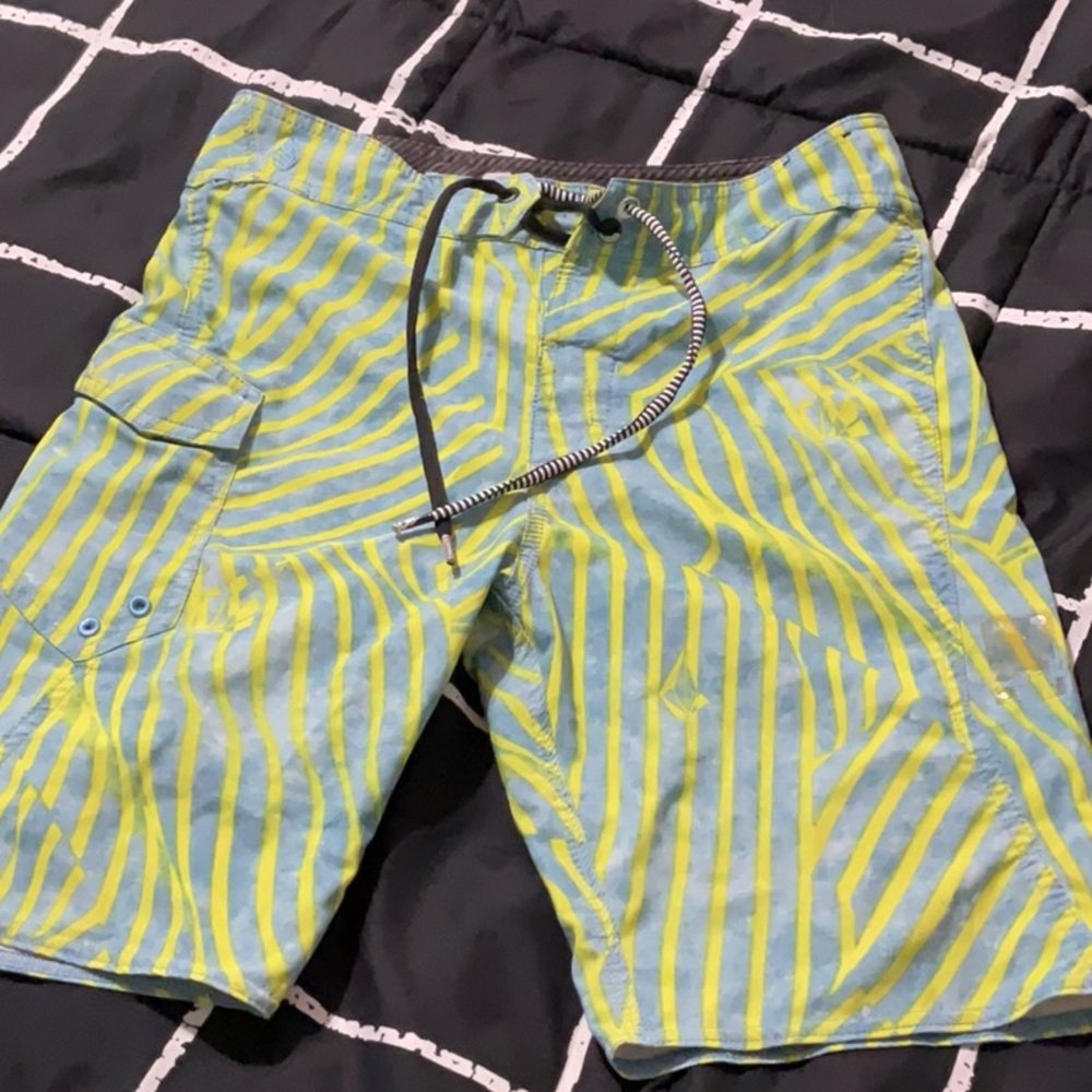 Volcom Mod-tech boys Board Shorts Size 28